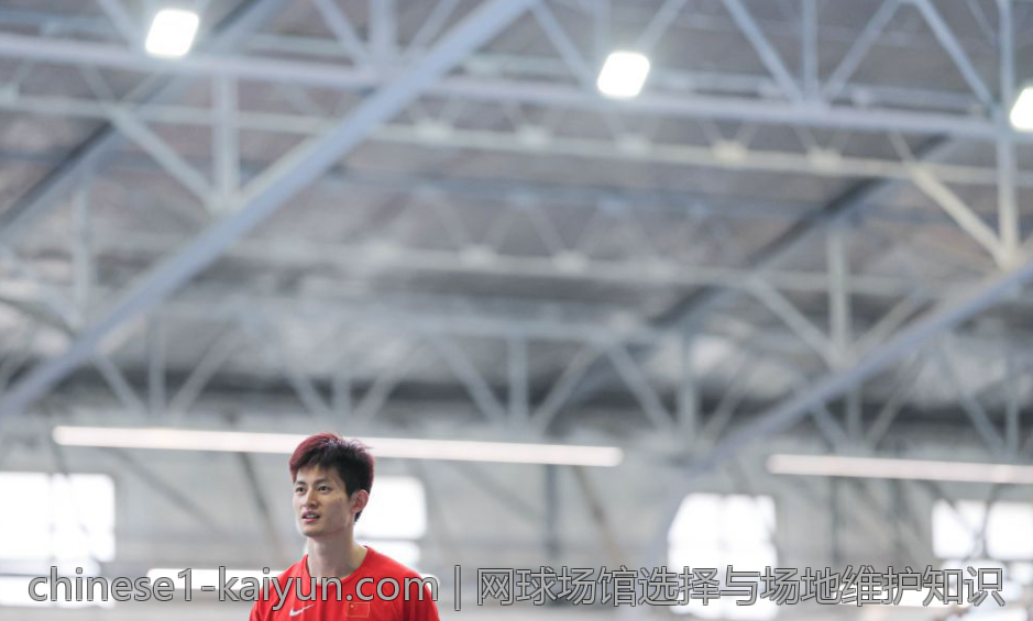 网球场馆选择与场地维护知识
